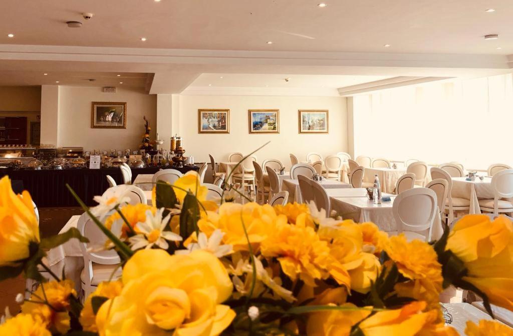 Hotel Capitol San Mauro Mare Ngoại thất bức ảnh